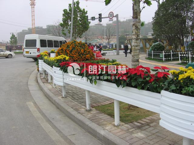 湖南長(zhǎng)沙道路兩邊花箱景觀綠化工程